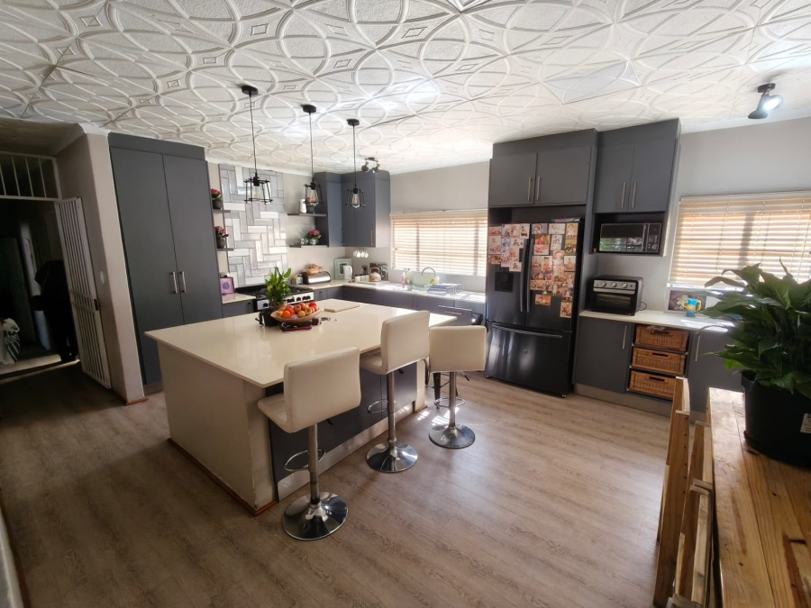 3 Bedroom Property for Sale in Safari Gardens North West